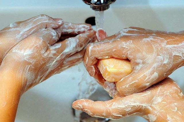 Regelmäßig Hände waschen