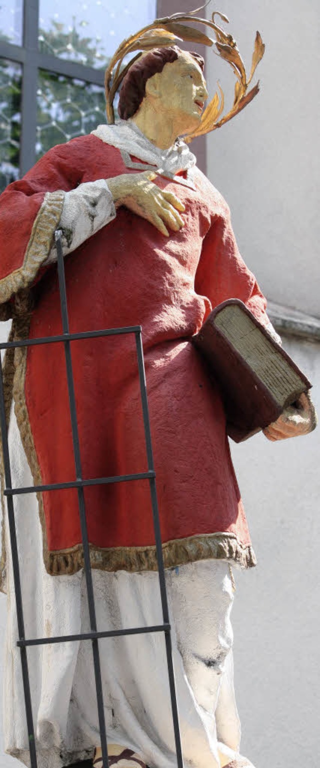 Eine Figur des heiligen Laurentius ste...Spitalkapelle auf einem Brunnensockel.  | Foto: Schnabl