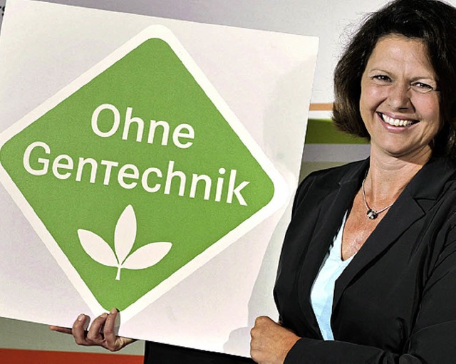 Ministerin Aigner mit Label   | Foto: ddp