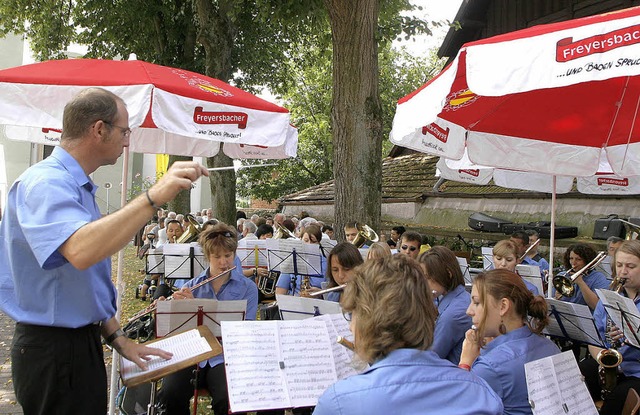 Schwungvoll ging  der Musikverein Krzell zur Sache.   | Foto: Fssel