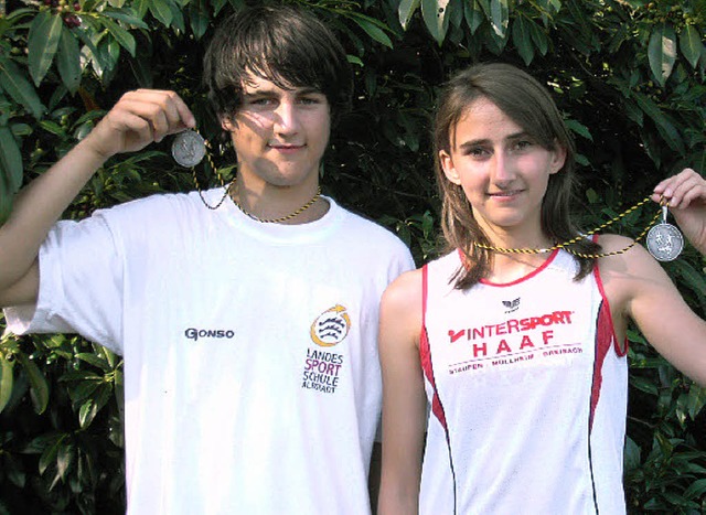 Miriam Olschok  und Niklas Hitz   mit ihren Medaillen.  | Foto: privat