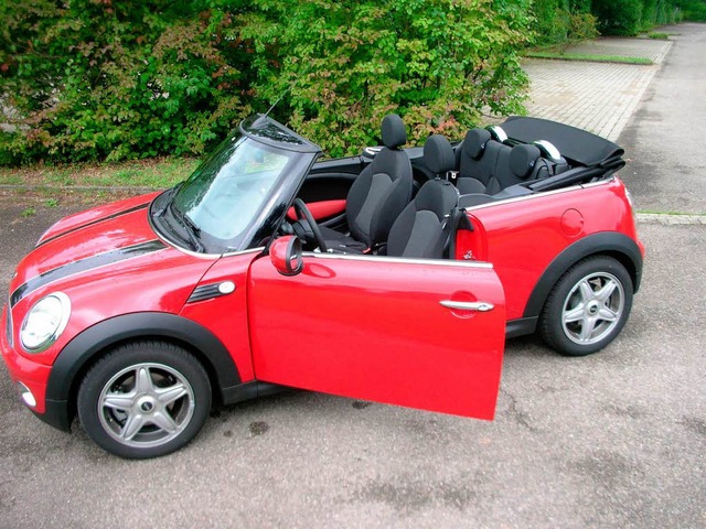 Hereinspaziert: zum Offenfahren ldt der Mini Cooper Cabrio  | Foto: Hans-Henning Kiefer