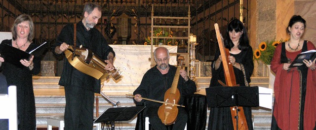 Mit Leier, Viola d&#39;arco, Harfe und...n den Raum fr besondere Klangbildung.  | Foto: Margrit Matyscak