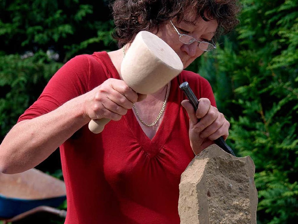 Steinhauen kann durchaus auch Feinarbeit sein  | Foto: Karin Stöckl-Steinebrunner