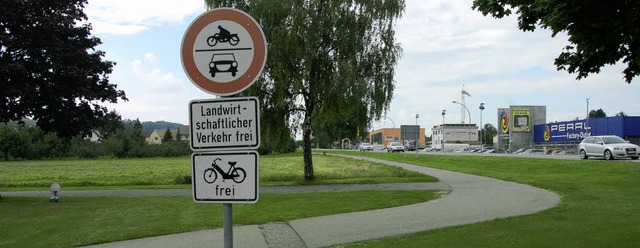 Sdlich  der Einfahrt zum Winzerhallen...reisel und ein Sickerbecken zu haben.   | Foto: Sigrid  umiger