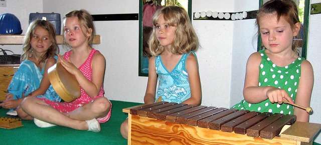 Toll finden es die Kinder auch, wenn sie mit Instrumenten Musik machen knnen.   | Foto: BZ