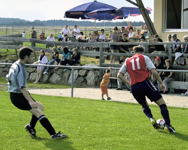 Im Finale SV Grafenhausen gegen SG Sch...ch die Kicker aus Grafenhausen durch.   | Foto: ljd