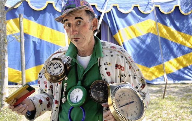 Nicht nur Rudi Rudinis Uhren gehen all...agt der Clown vom Zirkus Renz Manege.   | Foto: Katharina Wetzel