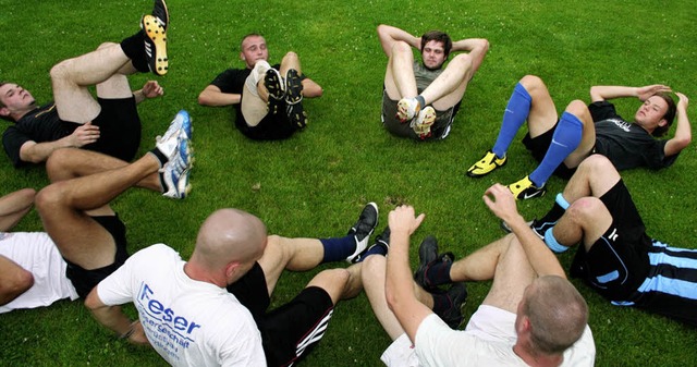 Hartes Ganzkrpertraining absolvieren ...chfer und Co-Trainer Arndt Sillmann.   | Foto: Karin Heiss