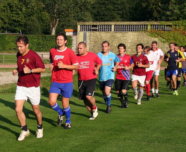 Auf, auf: Da rennt der Kader von der 1...ft des FC Kollnau in die neue Saison.   | Foto: Karin Heiss