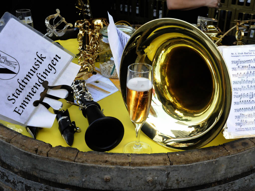 Musik und Prickelndes in den Glsern - beim Breisgauer Weinfest macht es die Mischung