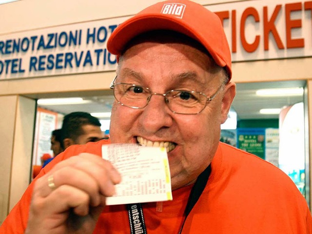 Italienischer Lottospieler: Ob er die ...ippt hat? Wird er den Jackpot knacken.  | Foto: dpa