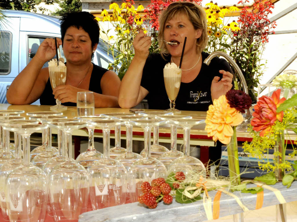 In der Mittagshitze empfinden auch die Damen des Weingut Franz Xaver einen Eiscaf als passender