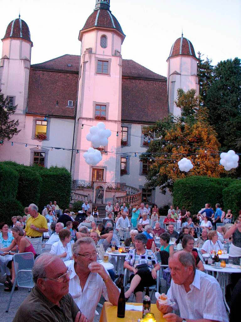 <Bildtext>Herrlichstes Sommerwetter begleitete die Jazz Summer-Night im Bad Sckinger Schlosspark und lockte annhernd 900 Fans an. </Bildtext>