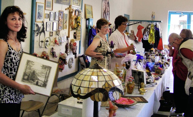 Andrang: Den ersten Bachfest-Flohmarkt...ete der Kirchenchor St. Leodegar aus.   | Foto: Liane Schilling