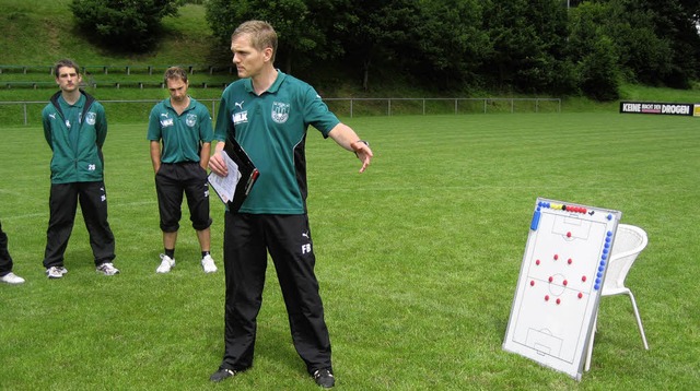 Auch das gehrt zum Trainingswochenend...ner Ferdinand Burger zum Thema Taktik.  | Foto: Thomas Steimer