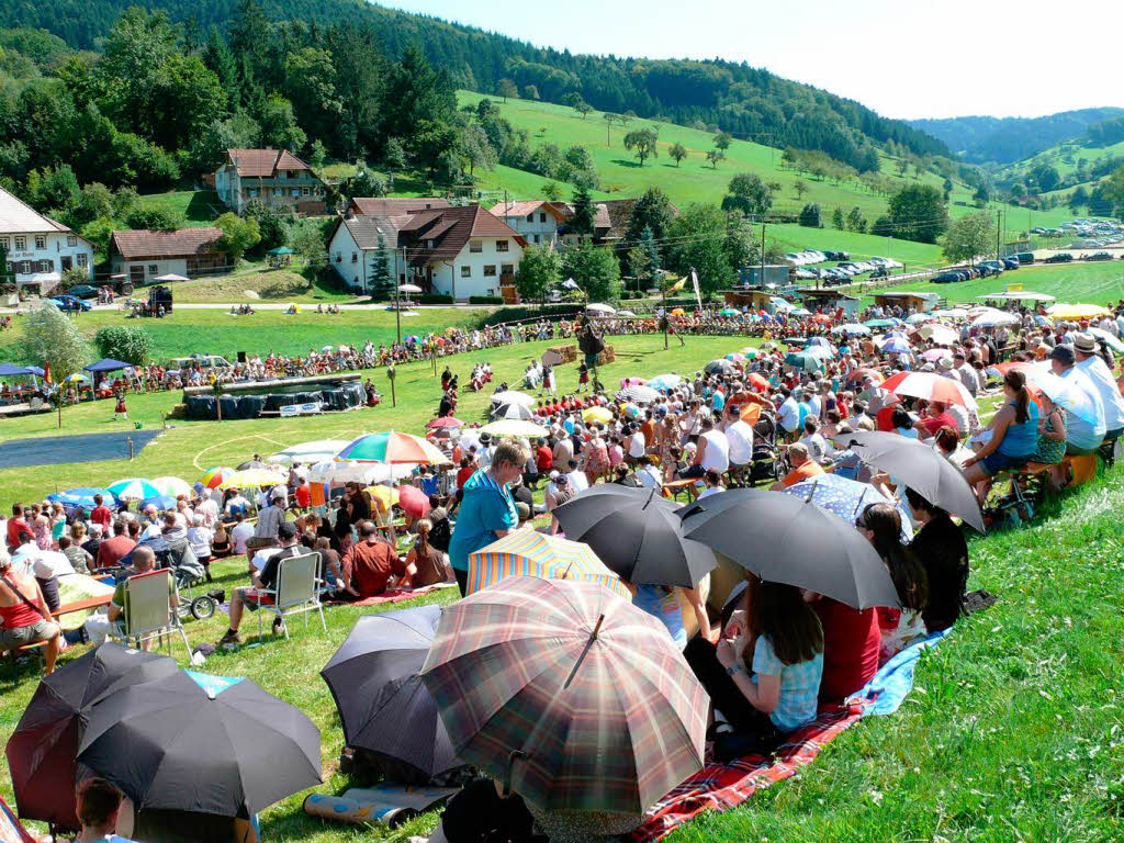 Bei sommerlicher Hitze kam auf der Dorfwiese in Prinzbach eine schottische Atmosphäre auf. Bei sommerlicher Hitze kam auf der Dorfwiese in Prinzbach eine schottische Atmosphäre auf.