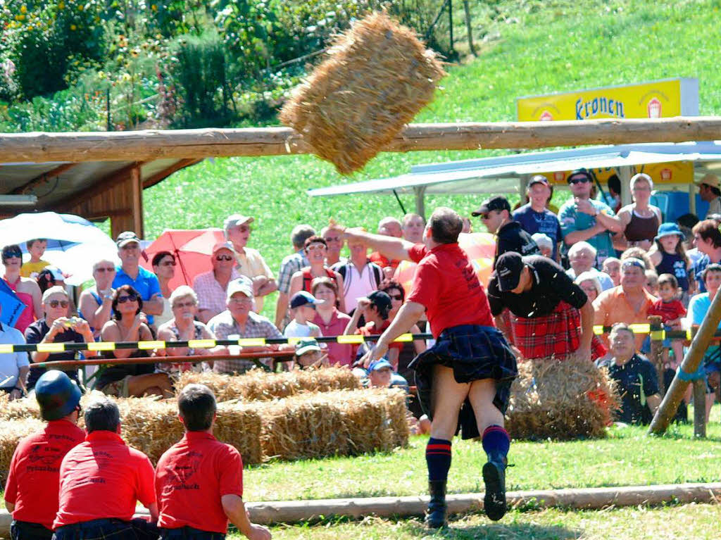 Bei sommerlicher Hitze kam auf der Dorfwiese in Prinzbach eine schottische Atmosphäre auf. Bei sommerlicher Hitze kam auf der Dorfwiese in Prinzbach eine schottische Atmosphäre auf.