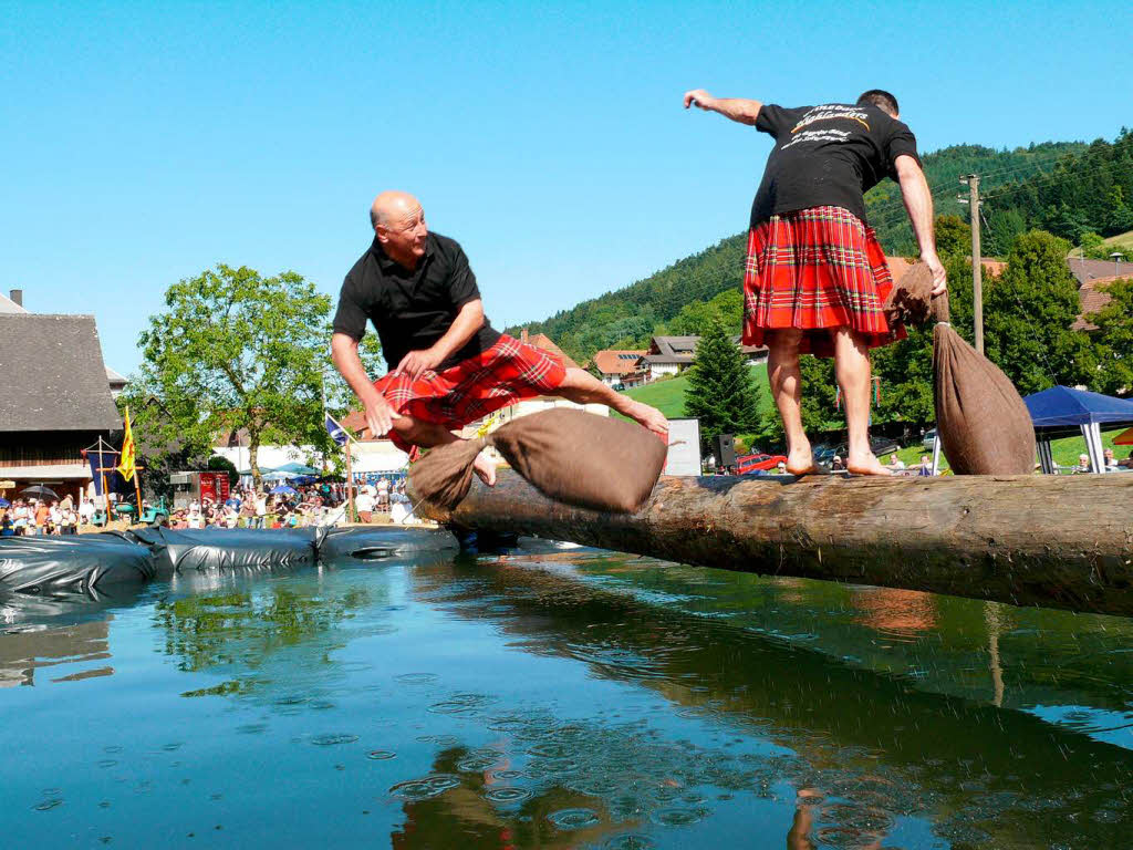 Bei sommerlicher Hitze kam auf der Dorfwiese in Prinzbach eine schottische Atmosphäre auf. Bei sommerlicher Hitze kam auf der Dorfwiese in Prinzbach eine schottische Atmosphäre auf.