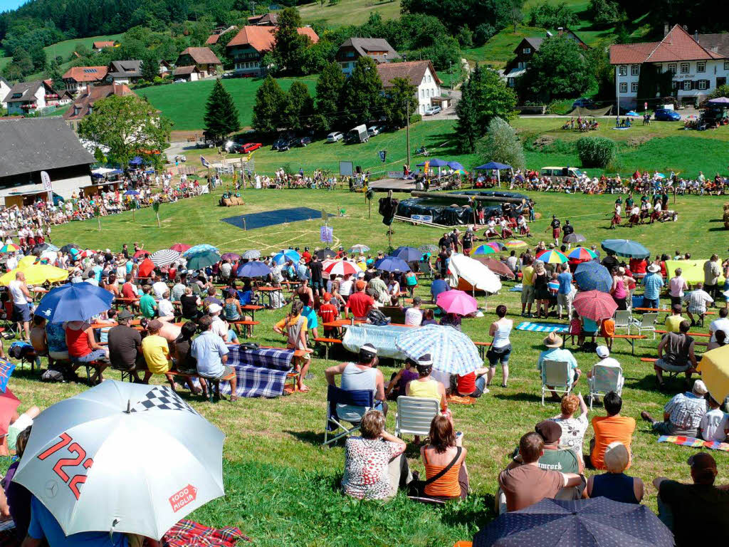 Bei sommerlicher Hitze kam auf der Dorfwiese in Prinzbach eine schottische Atmosphäre auf. Bei sommerlicher Hitze kam auf der Dorfwiese in Prinzbach eine schottische Atmosphäre auf.