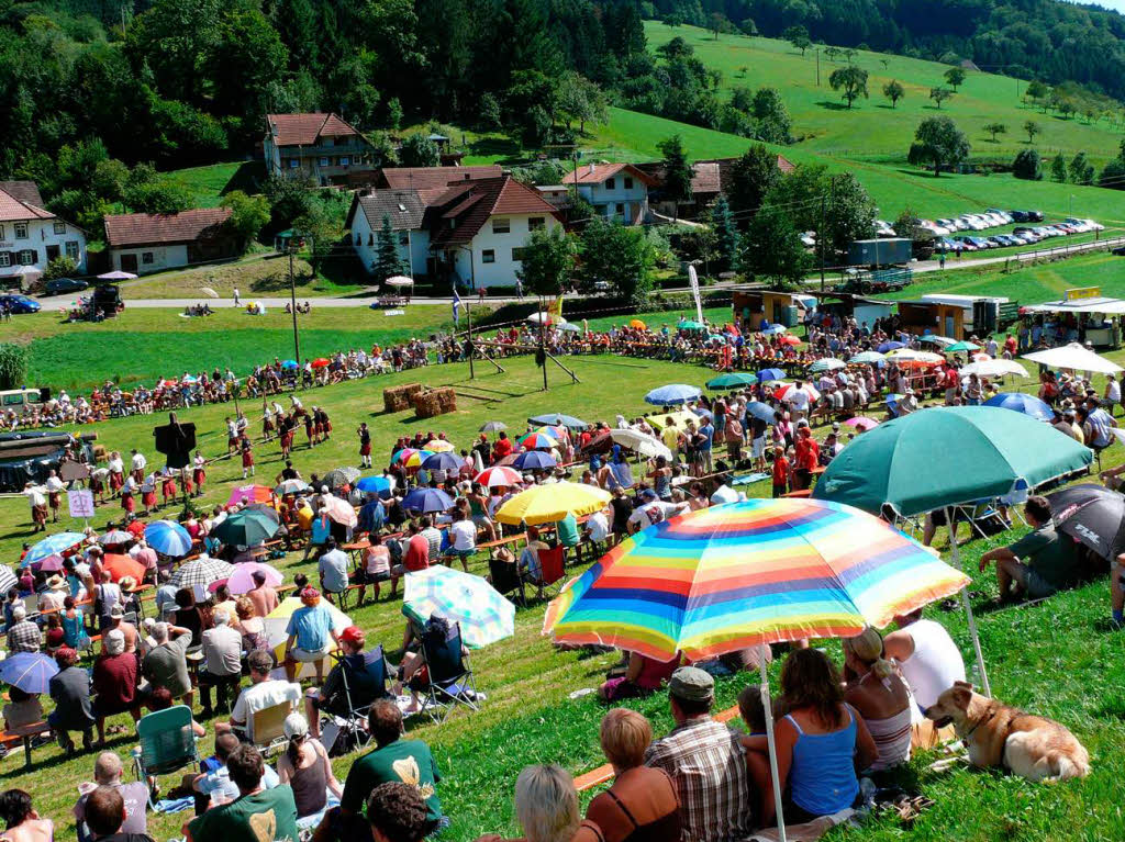 Bei sommerlicher Hitze kam auf der Dorfwiese in Prinzbach eine schottische Atmosphäre auf. Bei sommerlicher Hitze kam auf der Dorfwiese in Prinzbach eine schottische Atmosphäre auf.