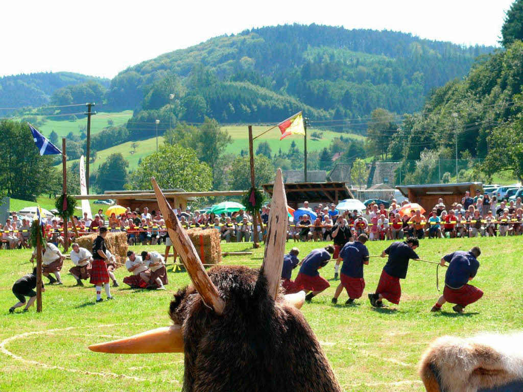Bei sommerlicher Hitze kam auf der Dorfwiese in Prinzbach eine schottische Atmosphäre auf. Bei sommerlicher Hitze kam auf der Dorfwiese in Prinzbach eine schottische Atmosphäre auf.