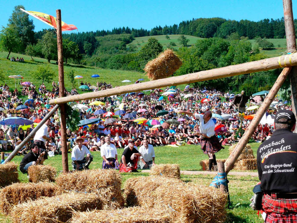 Bei sommerlicher Hitze kam auf der Dorfwiese in Prinzbach eine schottische Atmosphäre auf. Bei sommerlicher Hitze kam auf der Dorfwiese in Prinzbach eine schottische Atmosphäre auf.