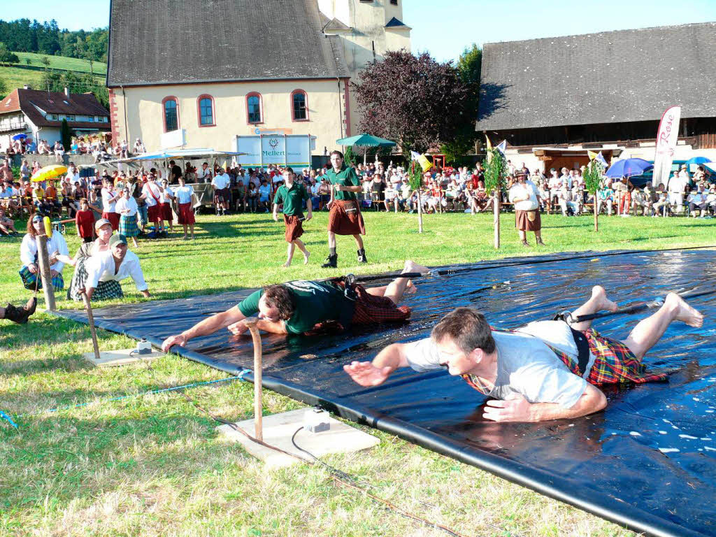 Bei sommerlicher Hitze kam auf der Dorfwiese in Prinzbach eine schottische Atmosphäre auf. Bei sommerlicher Hitze kam auf der Dorfwiese in Prinzbach eine schottische Atmosphäre auf.