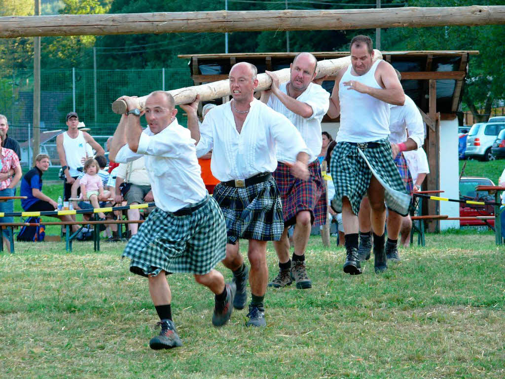 Bei sommerlicher Hitze kam auf der Dorfwiese in Prinzbach eine schottische Atmosphäre auf. Bei sommerlicher Hitze kam auf der Dorfwiese in Prinzbach eine schottische Atmosphäre auf.