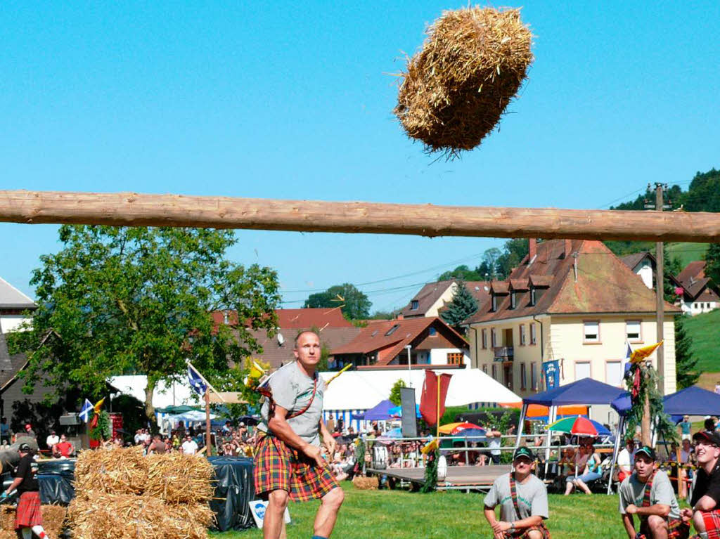 Bei sommerlicher Hitze kam auf der Dorfwiese in Prinzbach eine schottische Atmosphäre auf. Bei sommerlicher Hitze kam auf der Dorfwiese in Prinzbach eine schottische Atmosphäre auf.