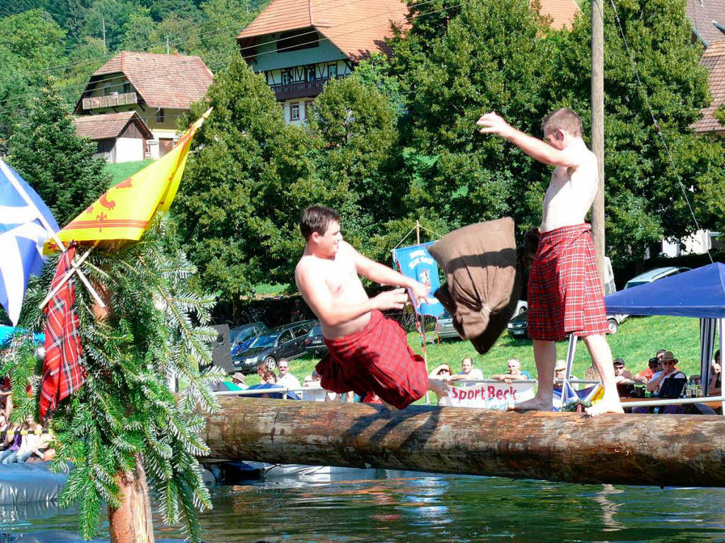 Bei sommerlicher Hitze kam auf der Dorfwiese in Prinzbach eine schottische Atmosphäre auf. Bei sommerlicher Hitze kam auf der Dorfwiese in Prinzbach eine schottische Atmosphäre auf.