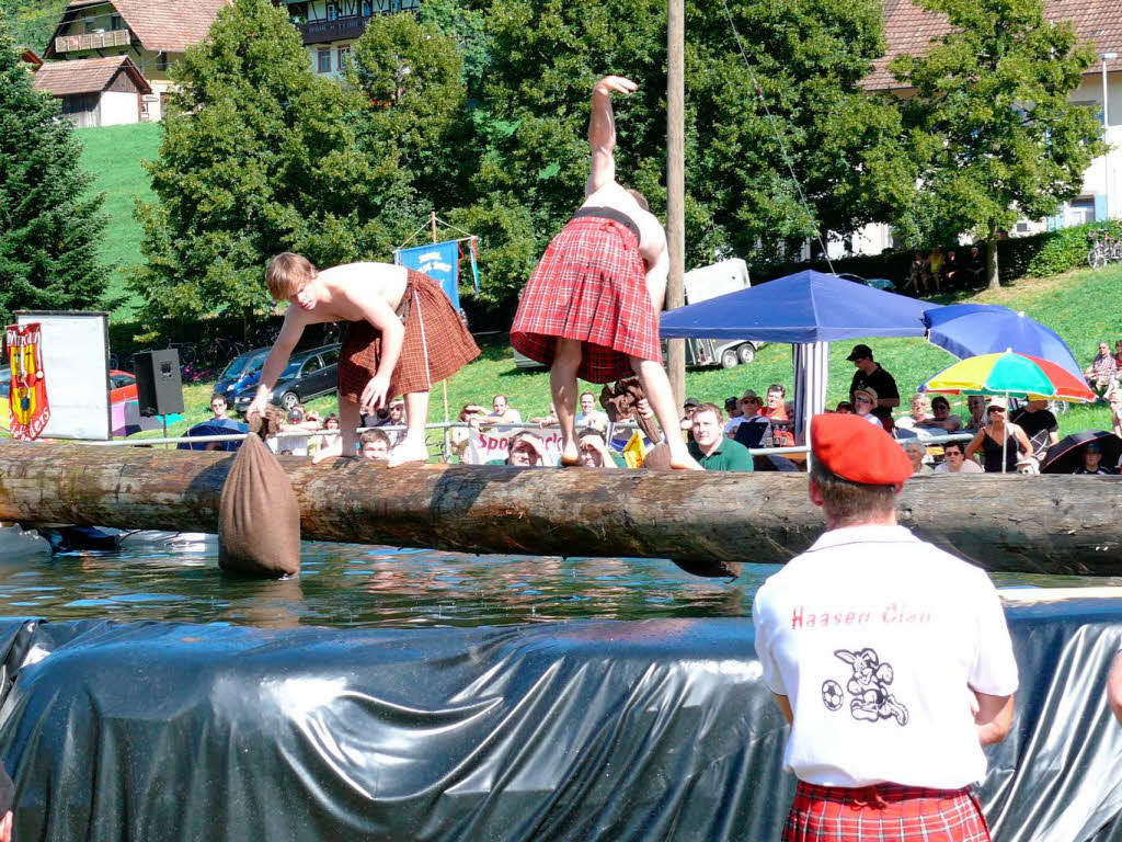 Bei sommerlicher Hitze kam auf der Dorfwiese in Prinzbach eine schottische Atmosphäre auf. Bei sommerlicher Hitze kam auf der Dorfwiese in Prinzbach eine schottische Atmosphäre auf.