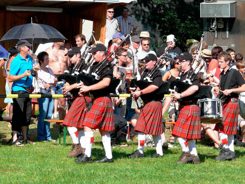 Bei sommerlicher Hitze kam auf der Dorfwiese in Prinzbach eine schottische Atmosphäre auf. Bei sommerlicher Hitze kam auf der Dorfwiese in Prinzbach eine schottische Atmosphäre auf.