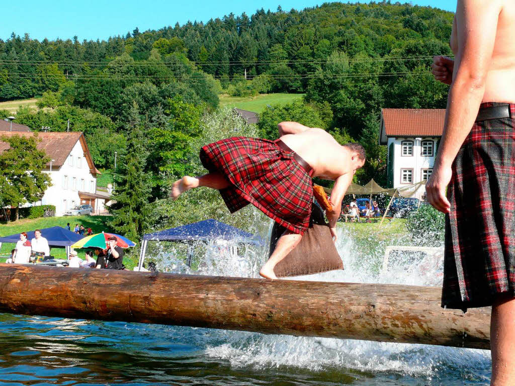 Bei sommerlicher Hitze kam auf der Dorfwiese in Prinzbach eine schottische Atmosphäre auf. Bei sommerlicher Hitze kam auf der Dorfwiese in Prinzbach eine schottische Atmosphäre auf.