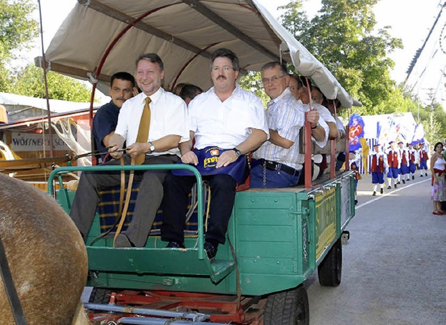 Tradition: Gorecky als Kutscher an der Spitze des Auftaktfestzuges.  | Foto: Rein