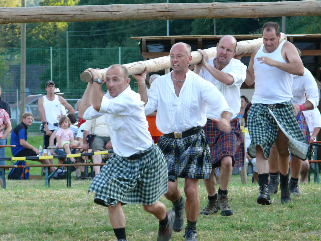 Bei sommerlicher Hitze kam auf der Dorfwiese in Prinzbach eine schottische Atmosphäre auf. Bei sommerlicher Hitze kam auf der Dorfwiese in Prinzbach eine schottische Atmosphäre auf.