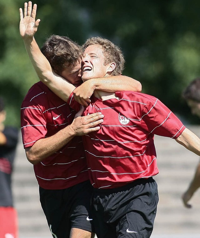 Fussball VerbandsligaOffenburger FV vs...ian Seger  (Offenburger FV #9) rechts,  | Foto: Peter Aukthun-Grmer