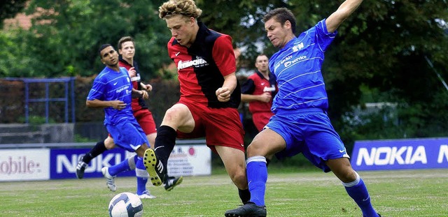 Die Bezirksliga-Kicker starteten frh ...en  am Mittwoch zudem einen Spieltag.   | Foto:  Peter Aukthun (A)