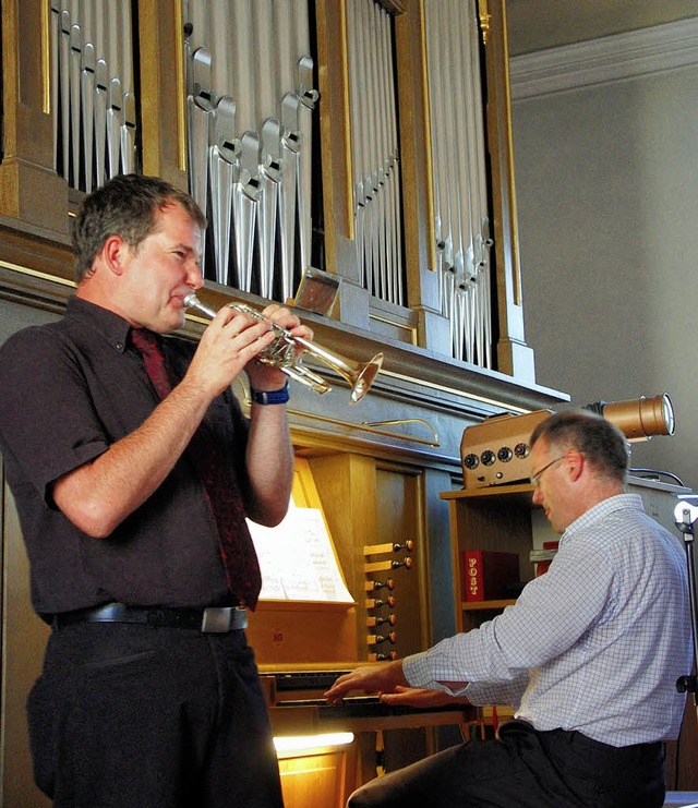 <Bildtext>Martin Gthlin an der renovi...in Konzert mit Barockmusik.</Bildtext>  | Foto: kai kricheldorff