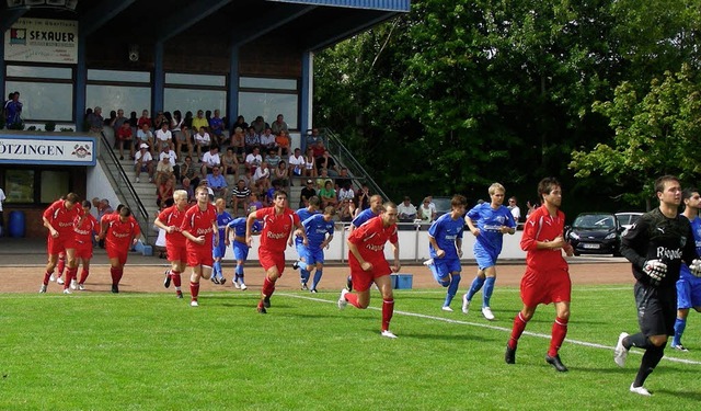 Es ist so weit: Vor den im Tribnensch... Verbandsligasaison 2009/10 startete.   | Foto: Mario schneberg