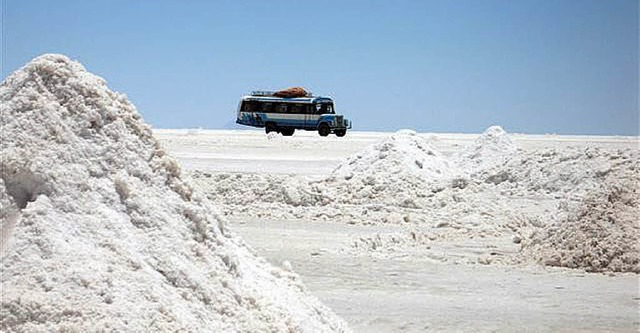 Vielseitiges Element: Hgel mit Lithiumsalz in Bolivien   | Foto: WEISS