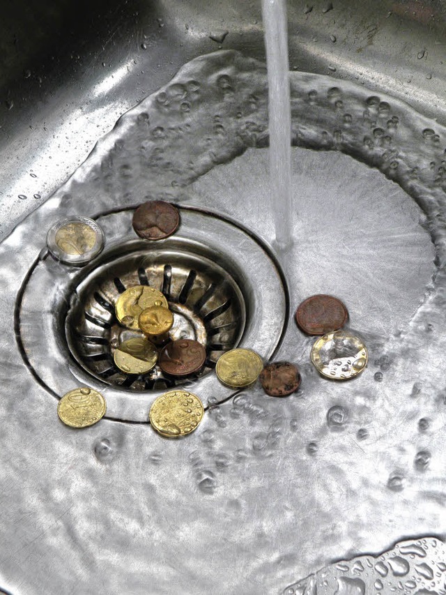 Beim Trinkwasser fliet das Geld weg i...rger zahlt einen hheren Wasserpreis.  | Foto: Wolfgang Roth