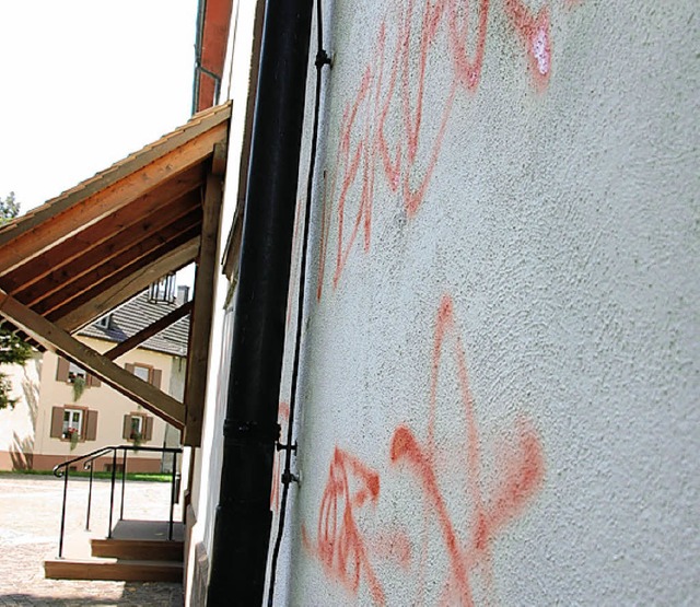 Kein schner Anblick: Die Fassade der Altweiler Kirche    | Foto: Frey