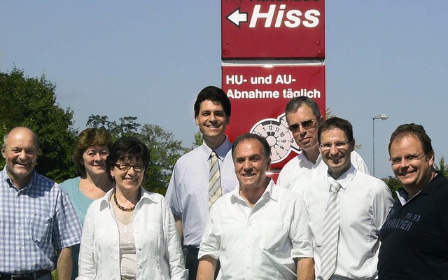 Familie Hiss (Mitte) mit den Gratulanten   | Foto: Autohaus Hiss