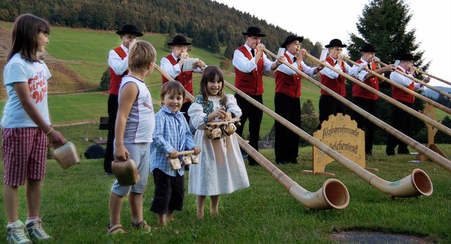 Die sieben &#8222;Alphornfreunde Belch...nterhaltungskonzert in Todtnauberg.     | Foto: Ulrike Jger