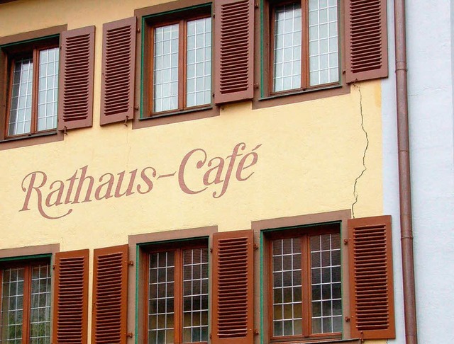 Das Rathaus-Cafe gehrt zu den 211 Geb...gen in Staufen beschdigt worden sind.  | Foto: Hans Jrgen Kugler