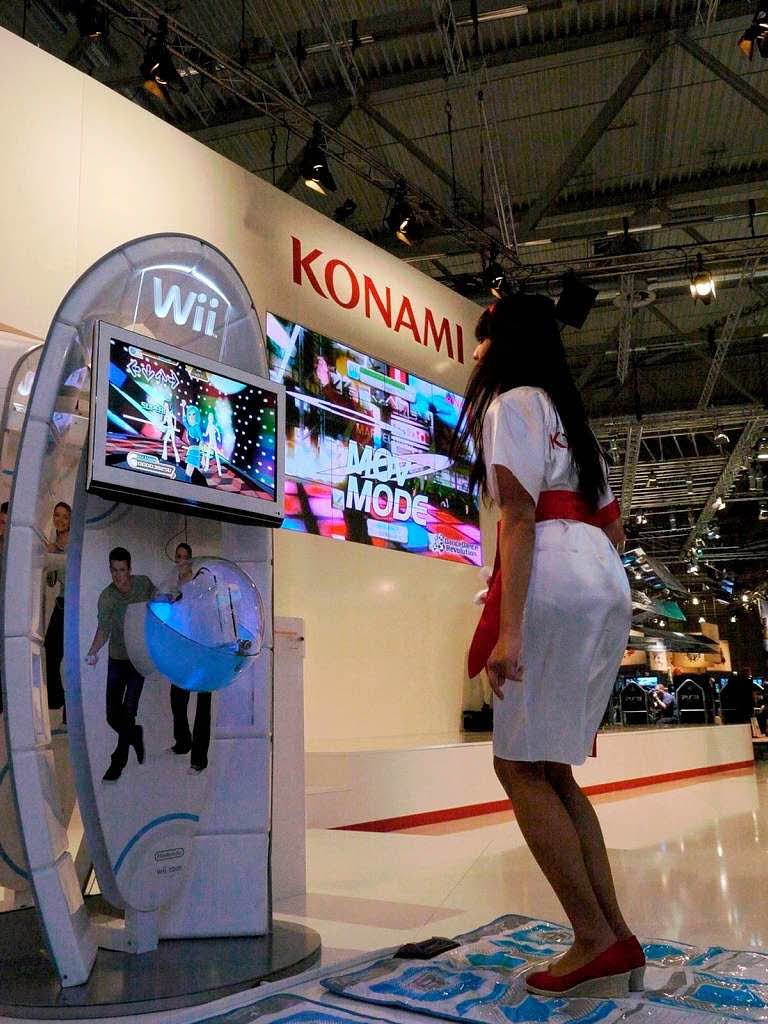Bewegungsspiele sind in: Mit Konami geht man nun sogar auf die Matte und versucht, den Tanzschritten auf dem Bildschirm zu folgen