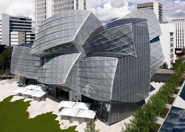 1300 Quadratmeter Photovoltaikzellen: der Gehry-Bau auf dem Novartis Campus   | Foto: Thomas Mayer