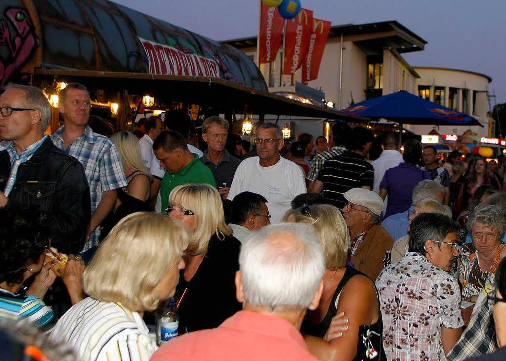 Tausende von Besuchern kamen zur Party auf dem Arena-Freigelnde