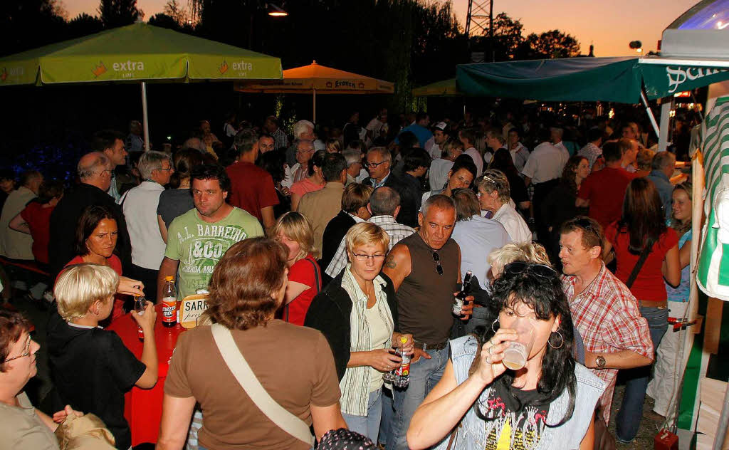 Tausende von Besuchern kamen zur Party auf dem Arena-Freigelnde